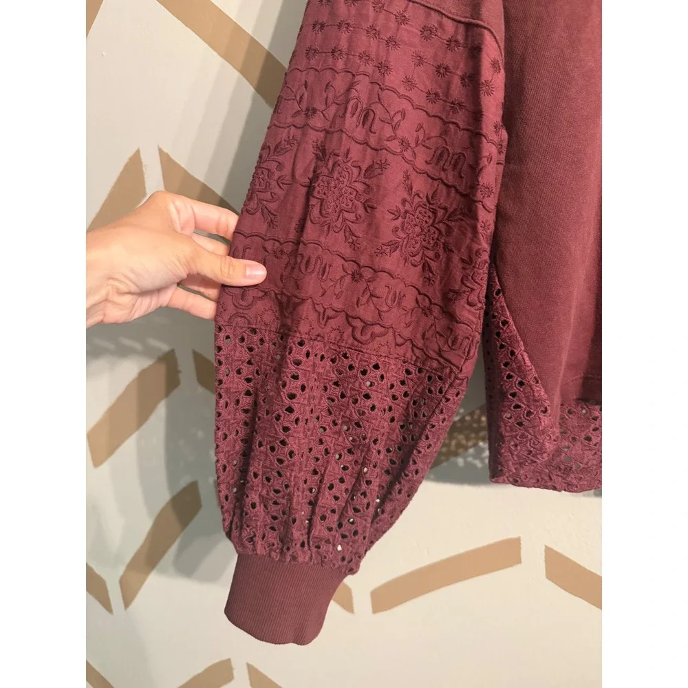 By Anthropologie Sweatshirt Women S Burgundy‎ Eyelet Lace Embroidered V-Neck Top